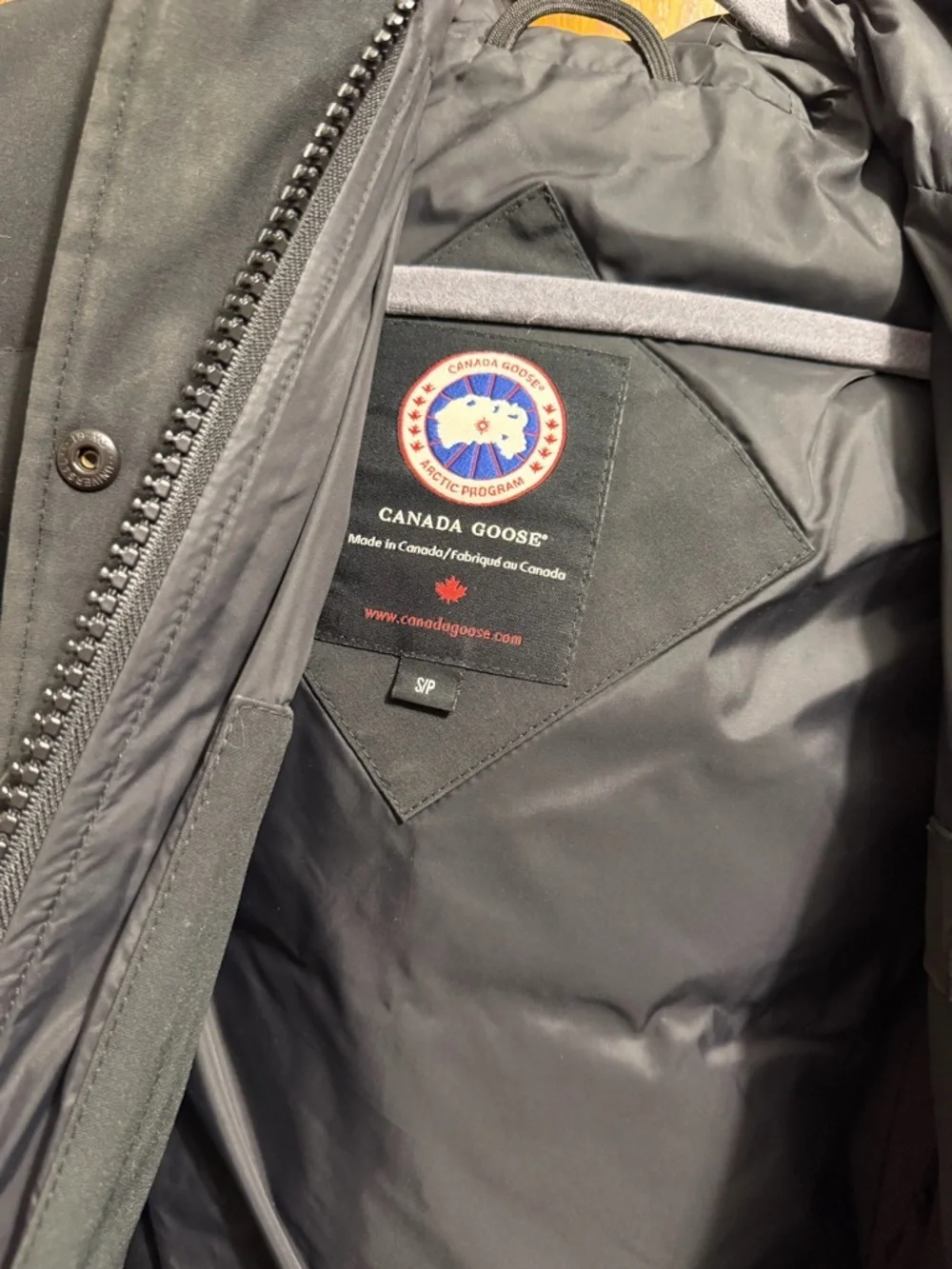 Authentic Canada goose jacket black size small - Picture 6 of 10